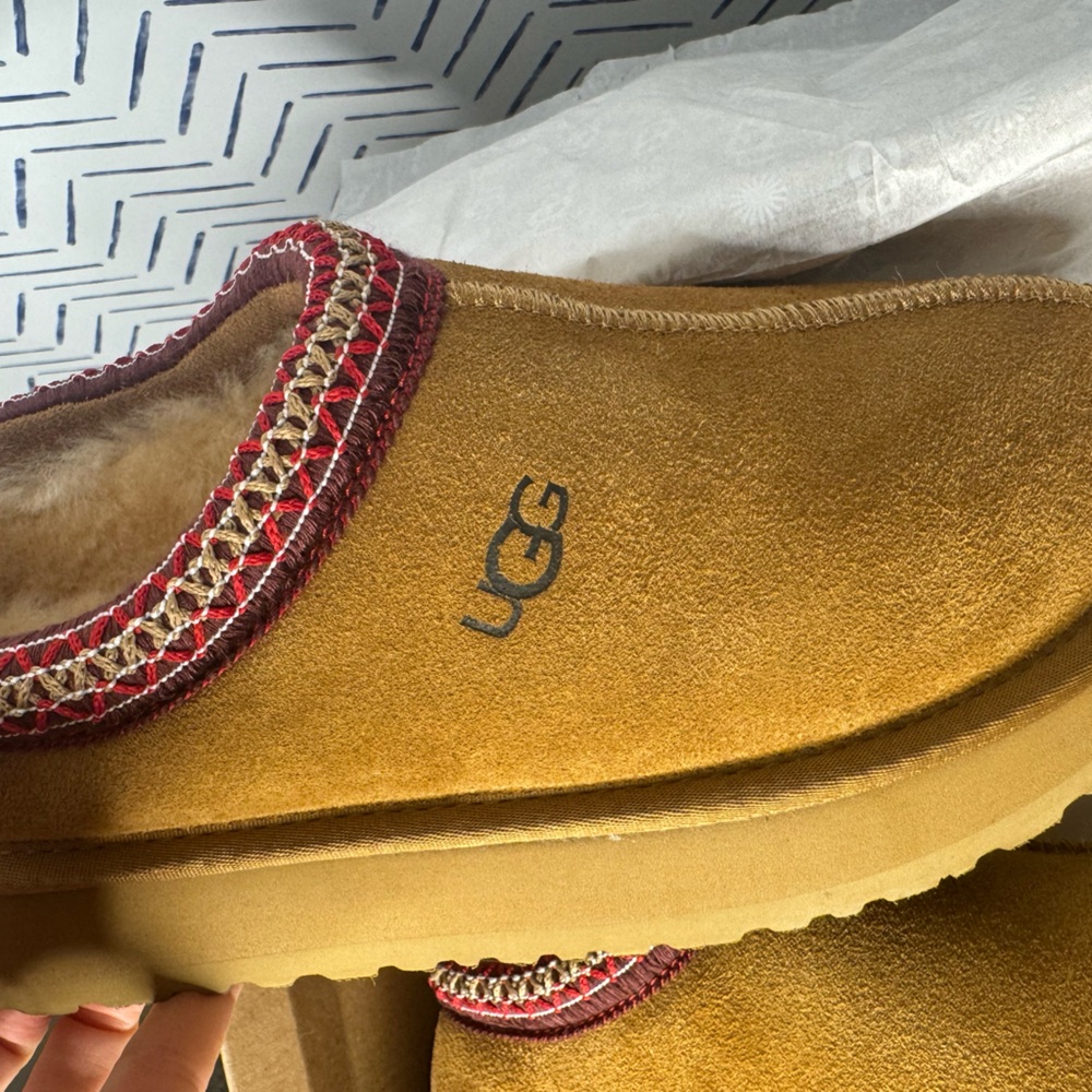 New in Box! Ugg Tazz II Platform Fur Mule Chestnut Size 9 Mule - Picture 10 of 13